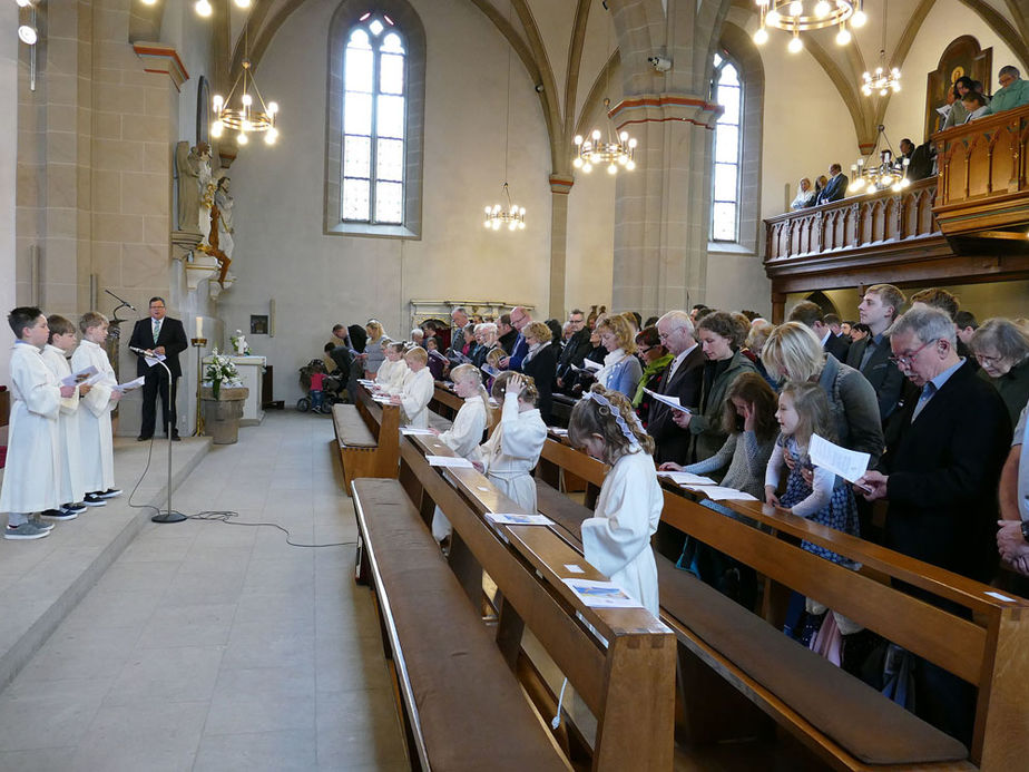 1. Heilige Kommunion in St. Crescentius (Foto: Karl-Franz Thiede)